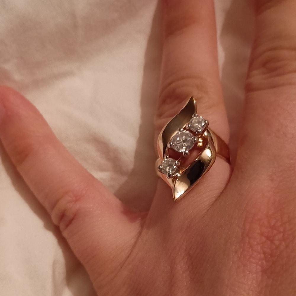 Aurora Vintage Gold Three Stone Ring